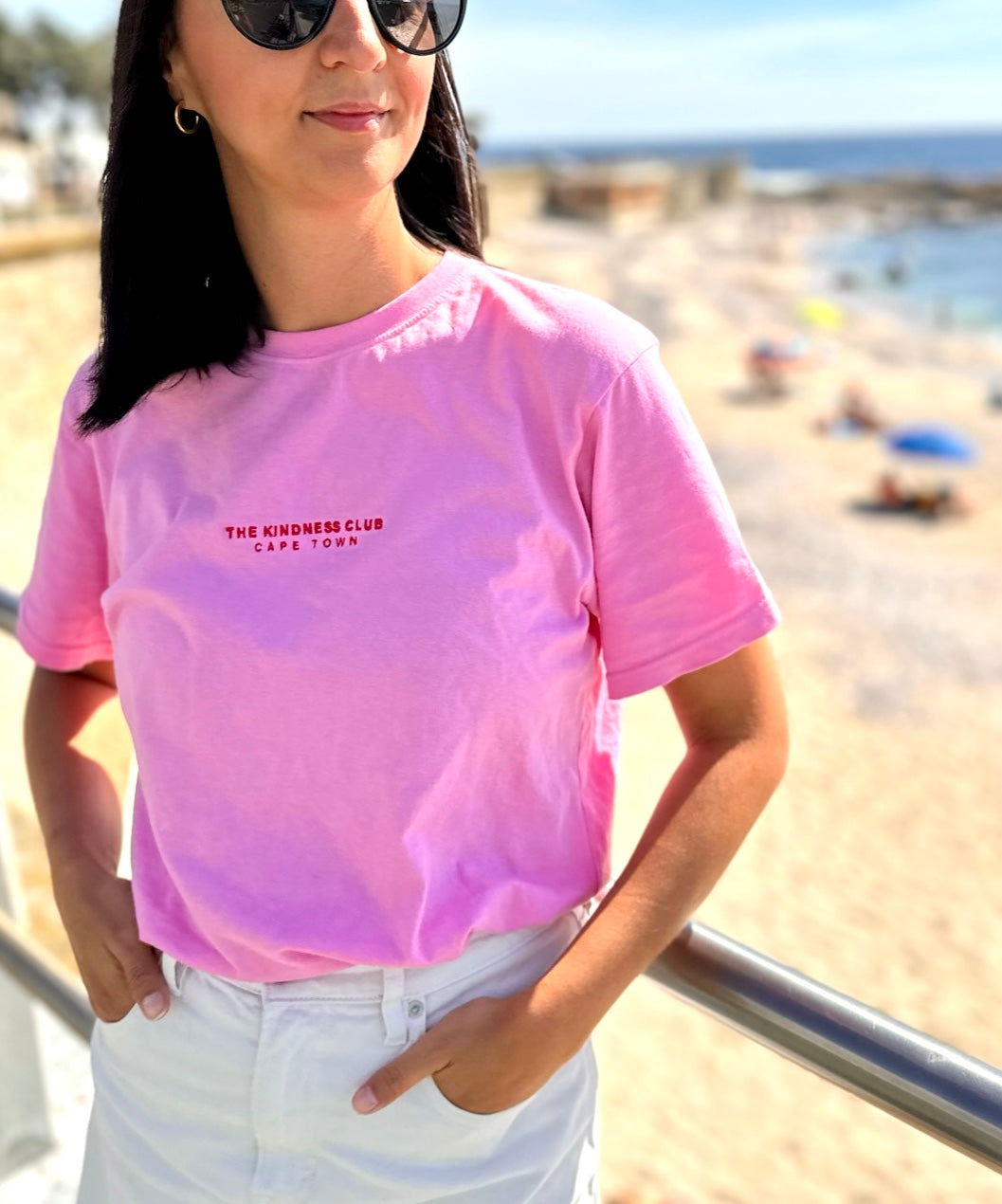 Unisex T-Shirt pink with red embroidery